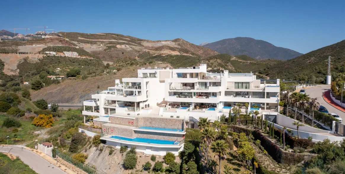 Sale of penthouse duplex in Nueva Andalucía 3