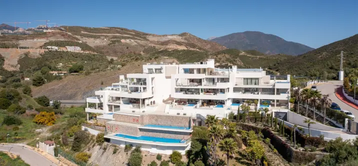 Sale of penthouse duplex in Nueva Andalucía 2