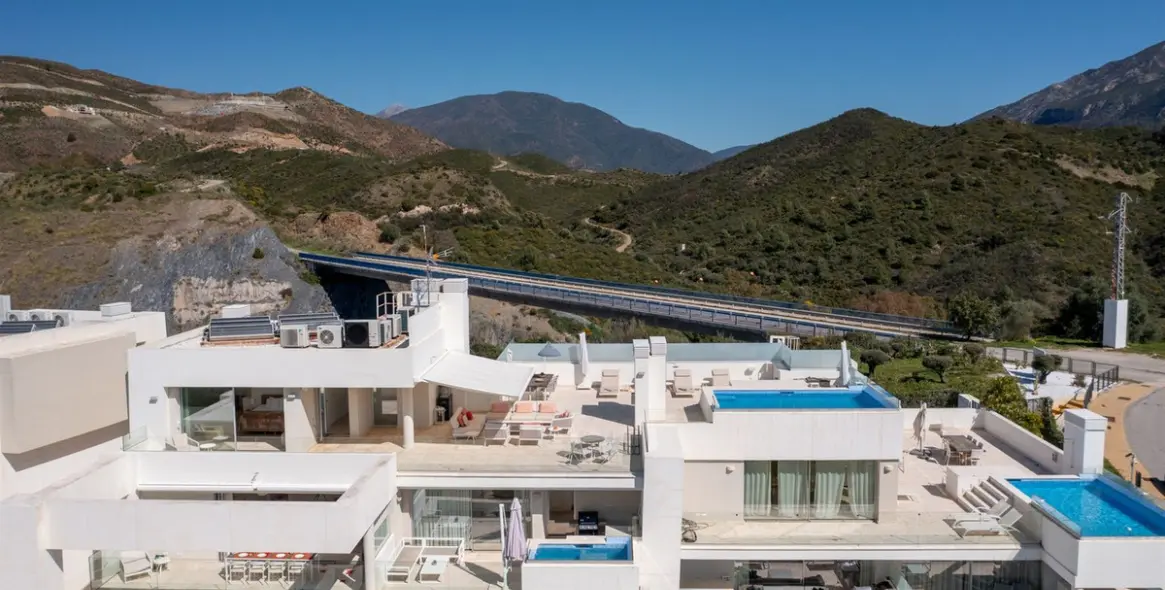 Sale of penthouse duplex in Nueva Andalucía 4
