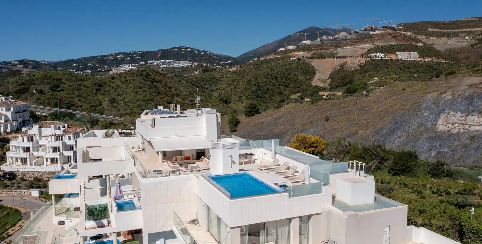 Sale of penthouse duplex in Nueva Andalucía 5