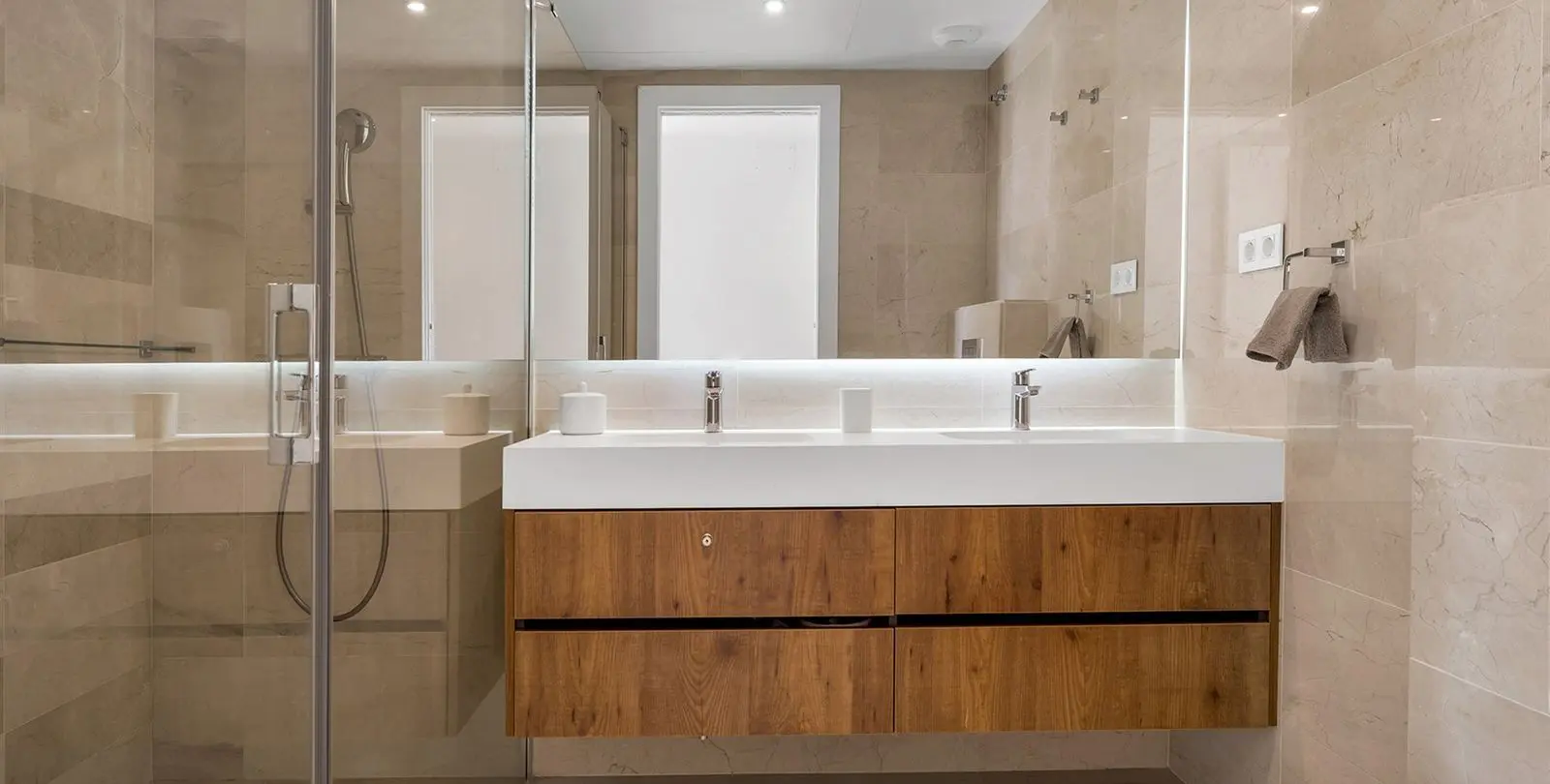 Sale of penthouse duplex in Nueva Andalucía 24
