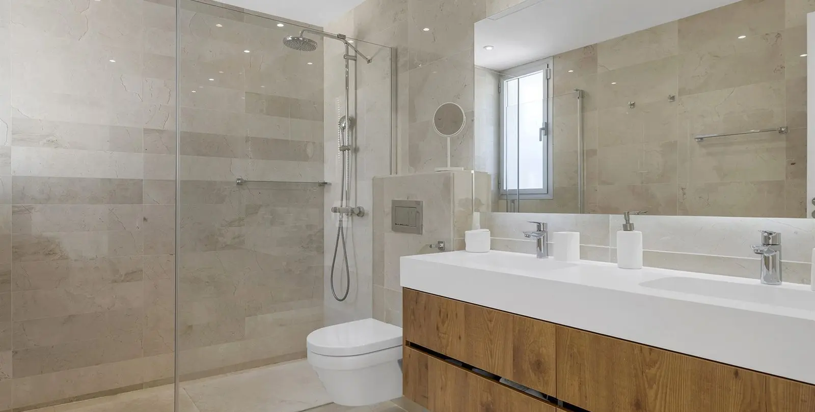 Sale of penthouse duplex in Nueva Andalucía 32