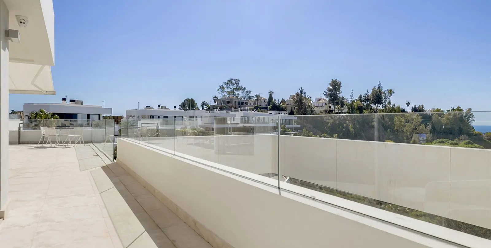 Sale of penthouse duplex in Nueva Andalucía 33