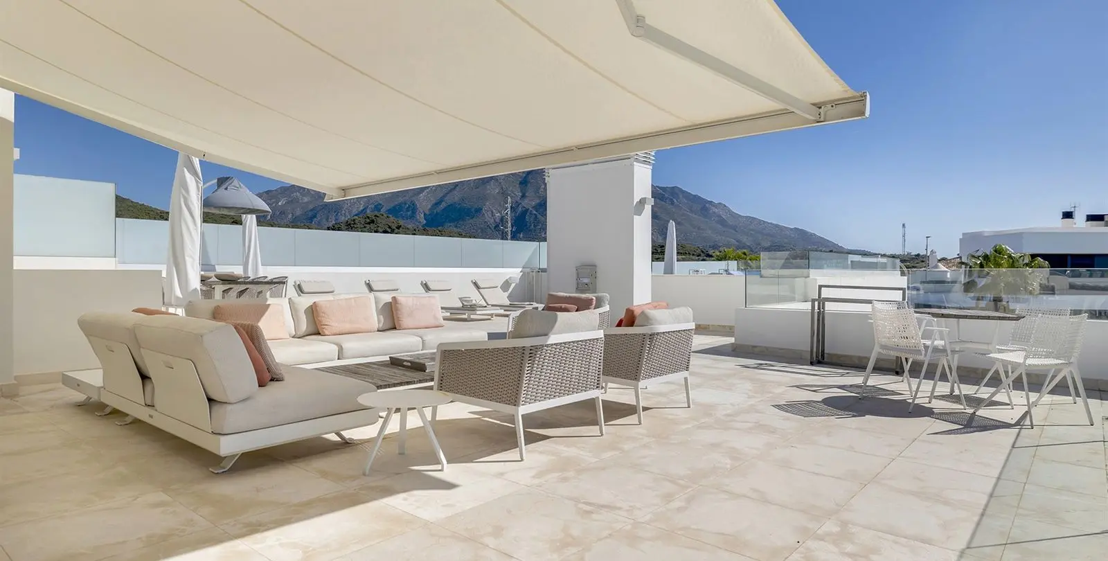 Sale of penthouse duplex in Nueva Andalucía 34