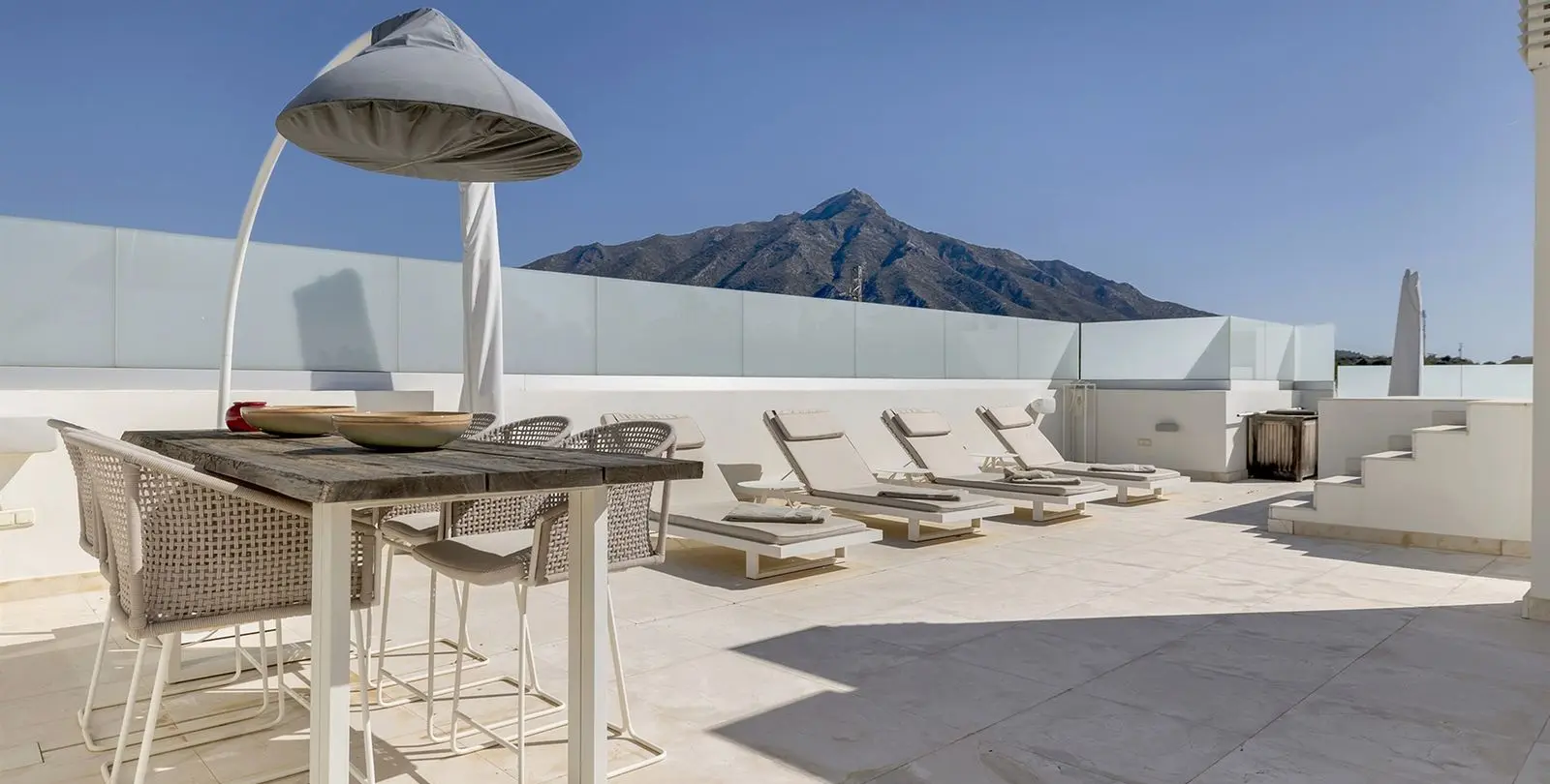 Sale of penthouse duplex in Nueva Andalucía 35