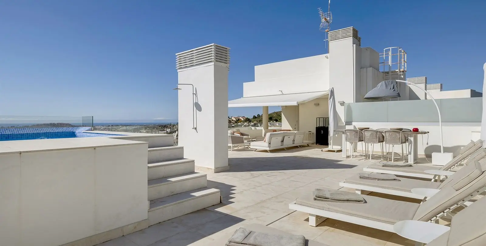 Sale of penthouse duplex in Nueva Andalucía 38