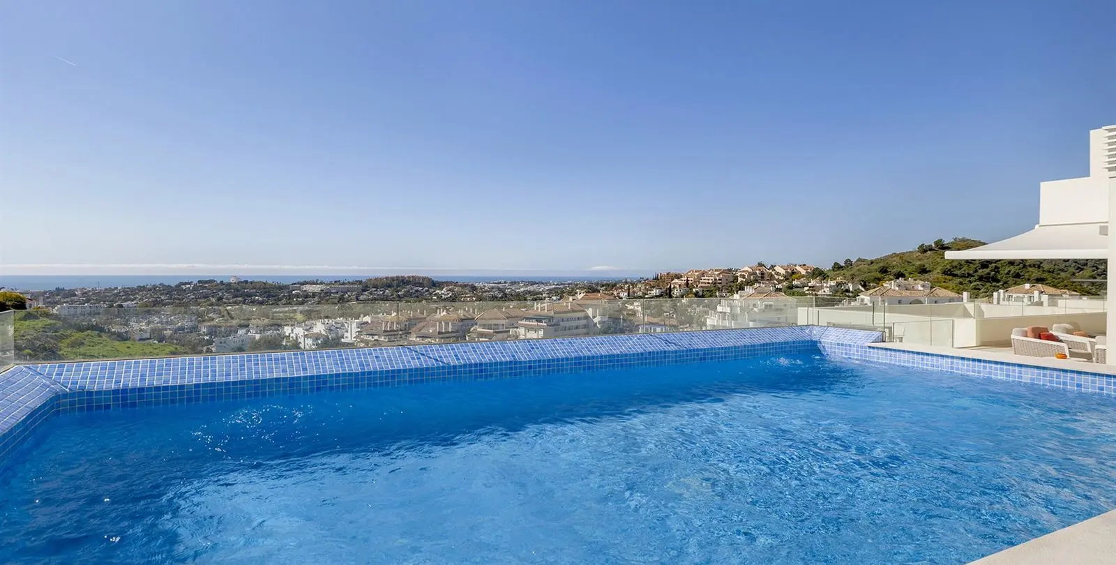 Sale of penthouse duplex in Nueva Andalucía 42
