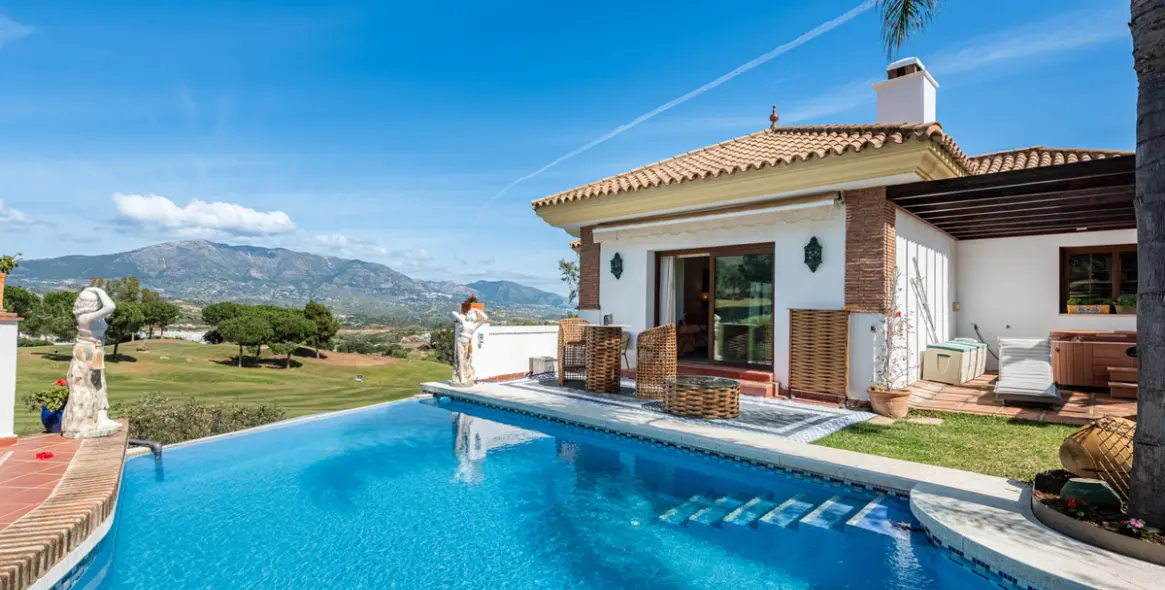 Venta de villa independiente en La Cala Golf 28