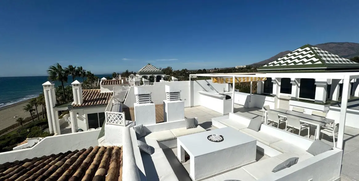 Sale of penthouse duplex in Estepona 2