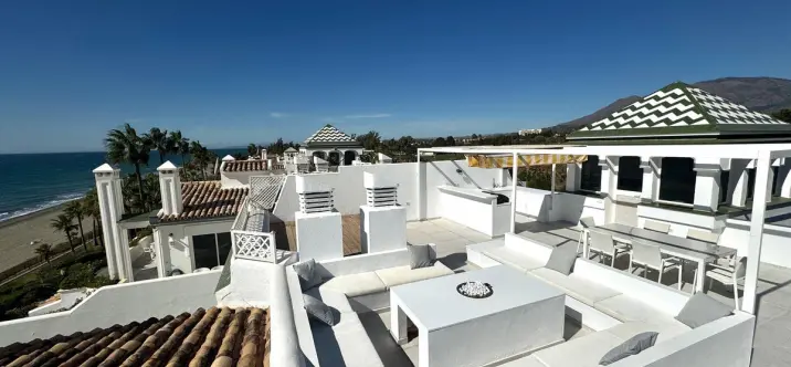 Sale of penthouse duplex in Estepona 1