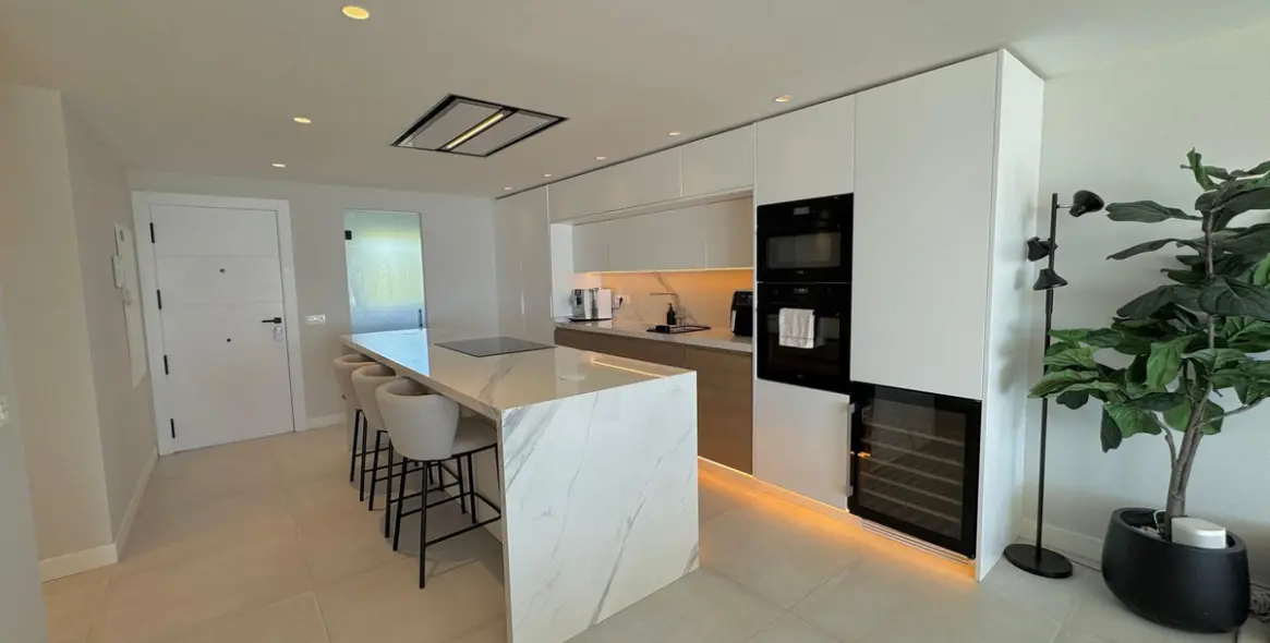 Sale of penthouse duplex in Estepona 7