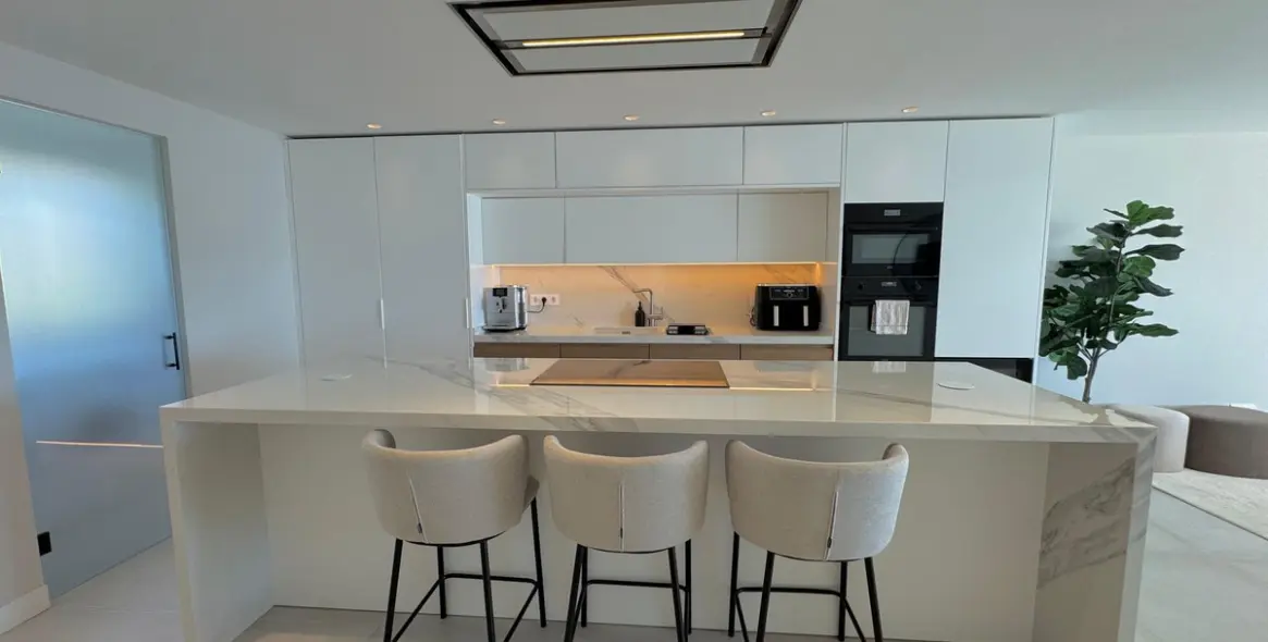 Sale of penthouse duplex in Estepona 8