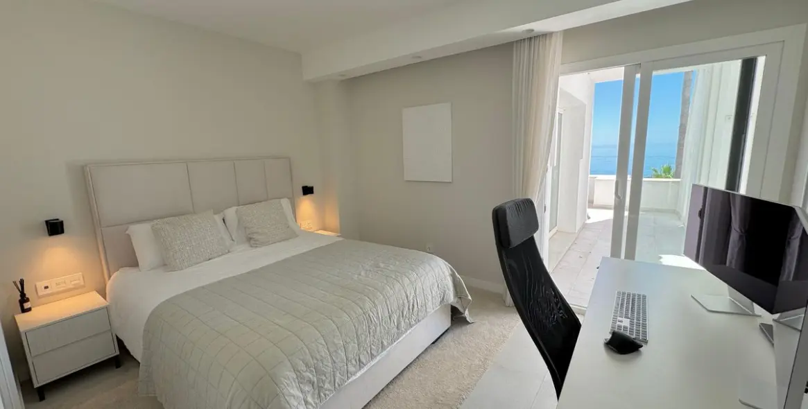 Sale of penthouse duplex in Estepona 9