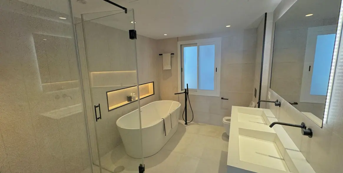 Sale of penthouse duplex in Estepona 10