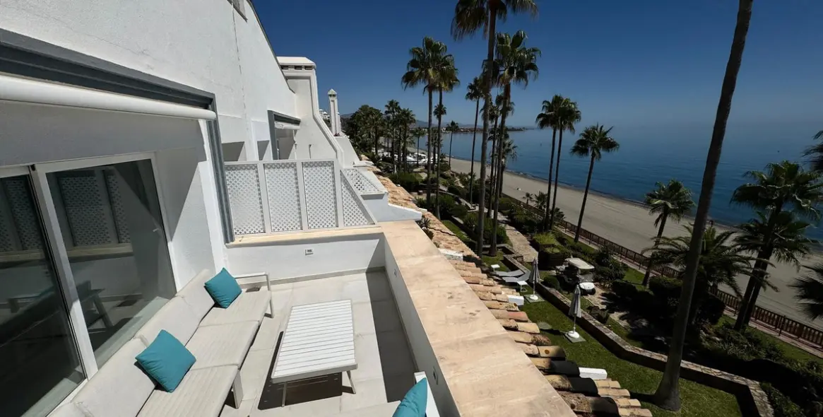 Sale of penthouse duplex in Estepona 11