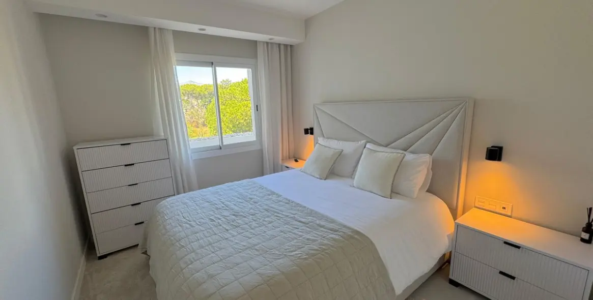 Sale of penthouse duplex in Estepona 12