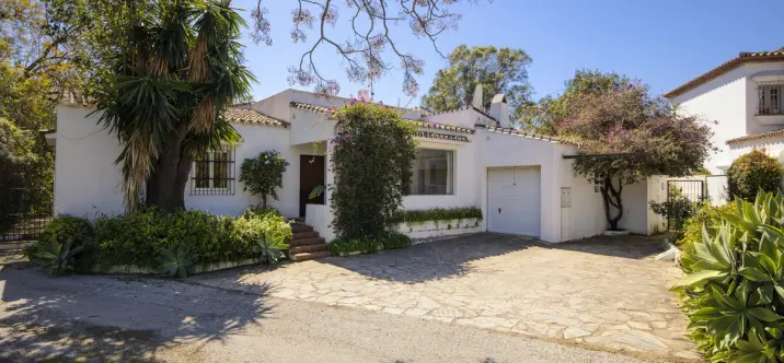 Sale of detached villa in Guadalmina Baja 0