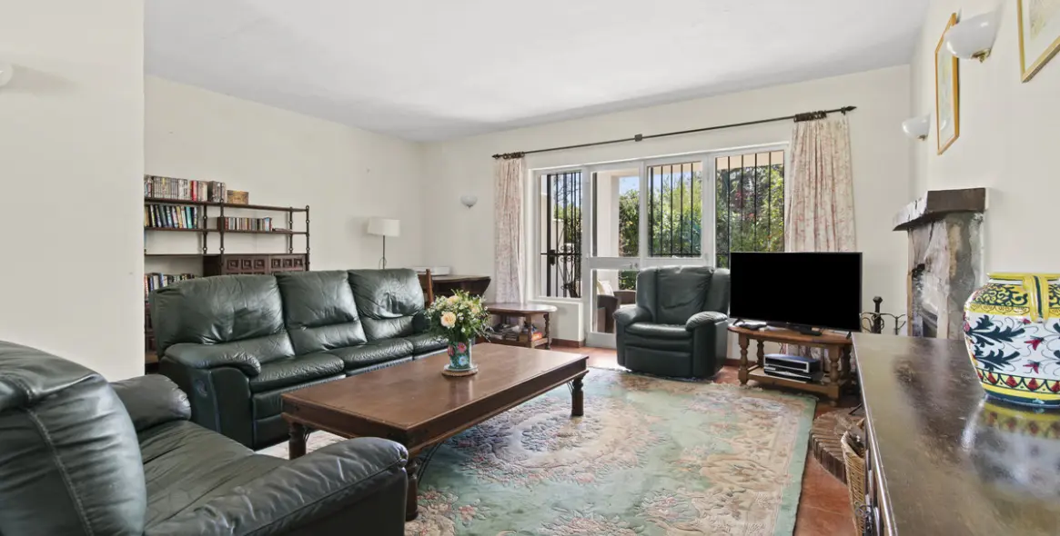 Sale of detached villa in Guadalmina Baja 2