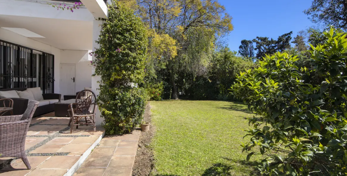 Sale of detached villa in Guadalmina Baja 3