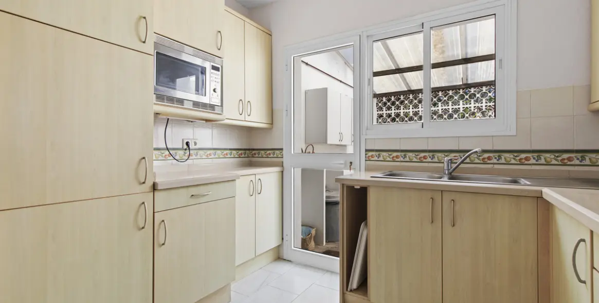 Sale of detached villa in Guadalmina Baja 11