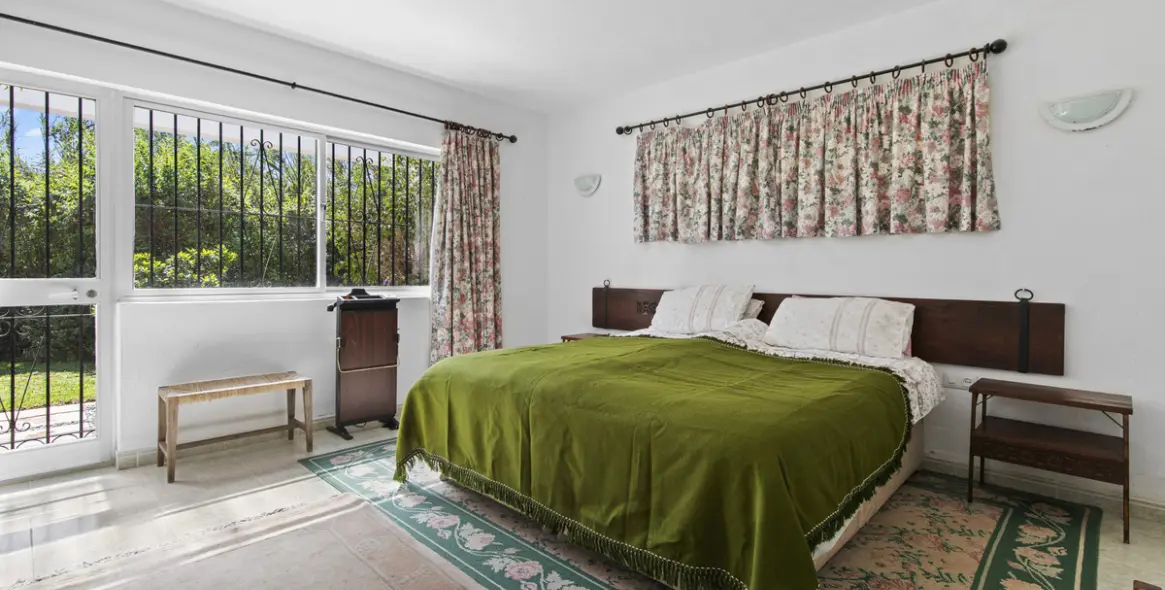 Sale of detached villa in Guadalmina Baja 13