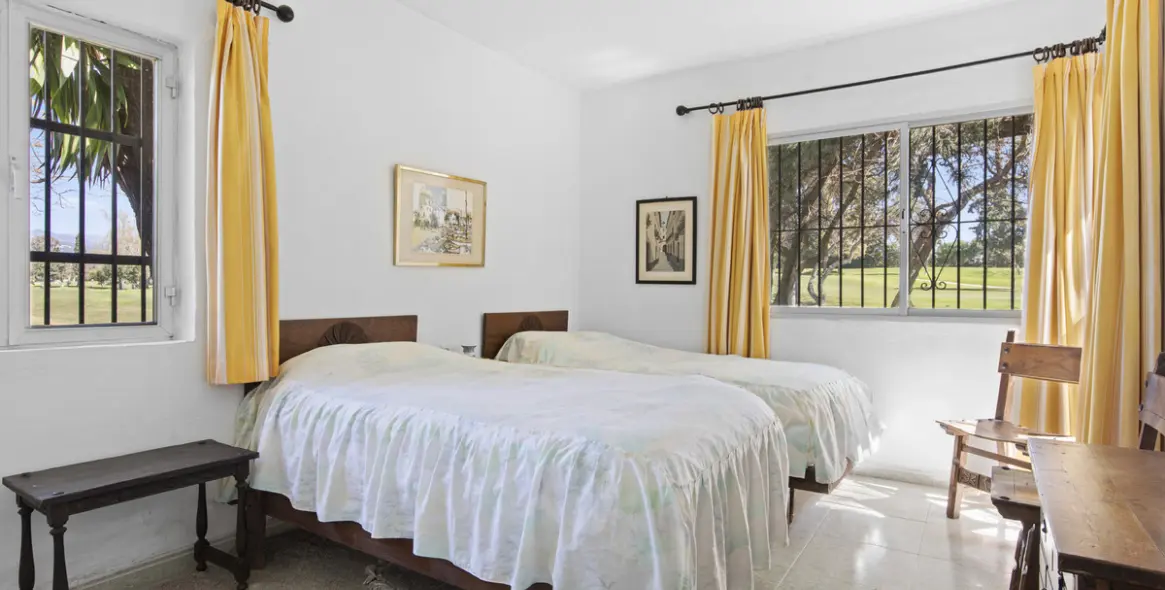 Sale of detached villa in Guadalmina Baja 17