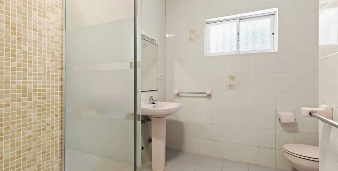 Sale of detached villa in Guadalmina Baja 18