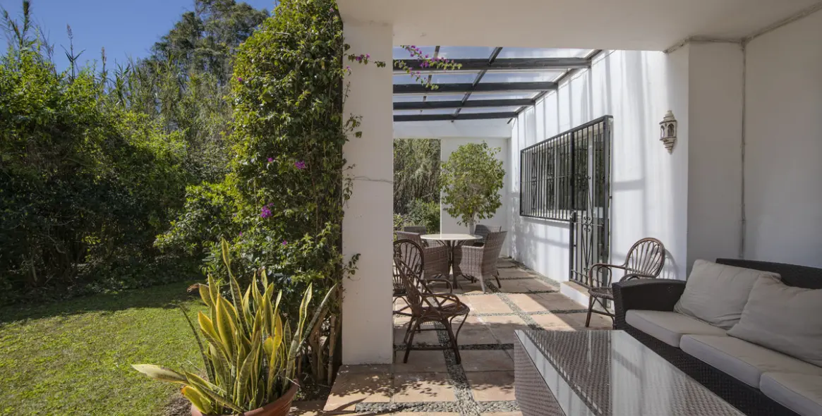 Sale of detached villa in Guadalmina Baja 19