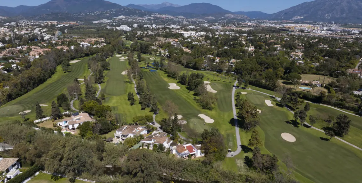 Sale of detached villa in Guadalmina Baja 28