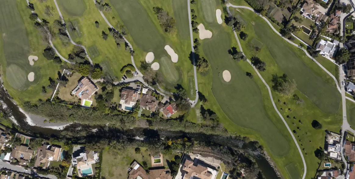 Sale of detached villa in Guadalmina Baja 29