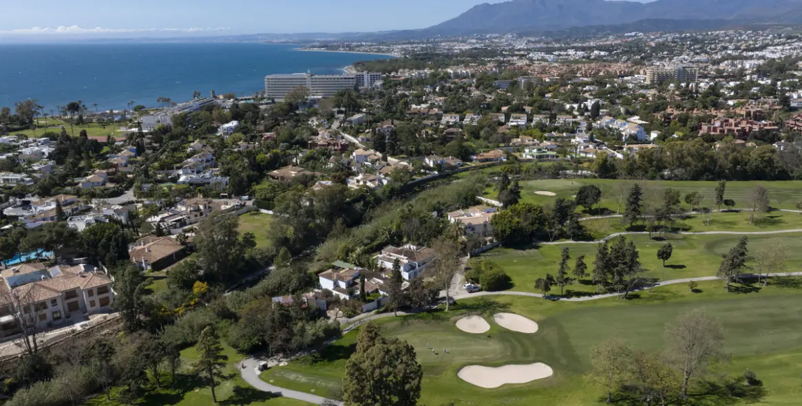 Sale of detached villa in Guadalmina Baja 31