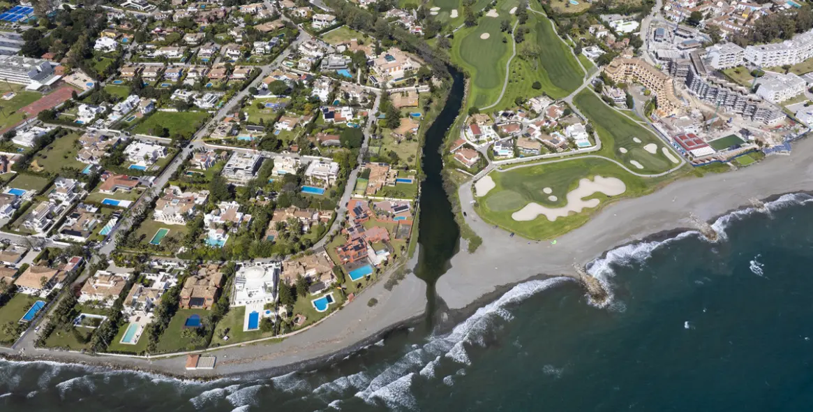 Sale of detached villa in Guadalmina Baja 32