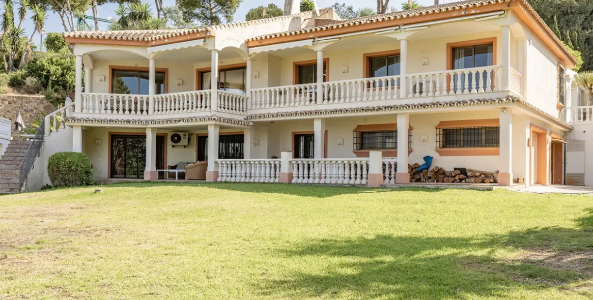 Sale of detached villa in Marbella 2