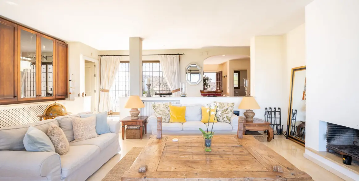 Sale of detached villa in Marbella 3