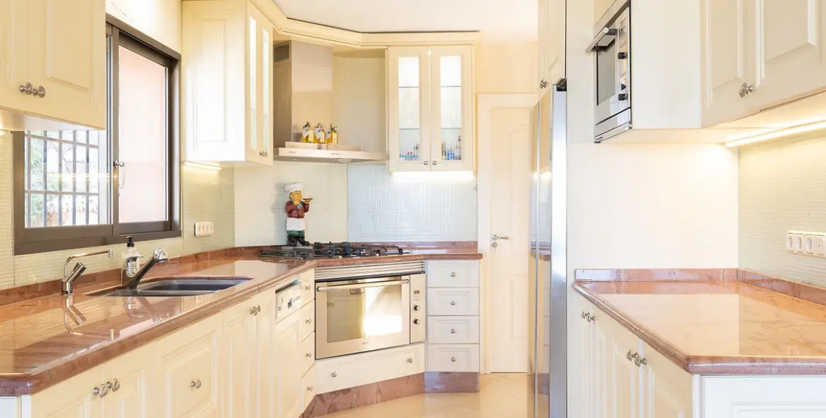 Sale of detached villa in Marbella 4