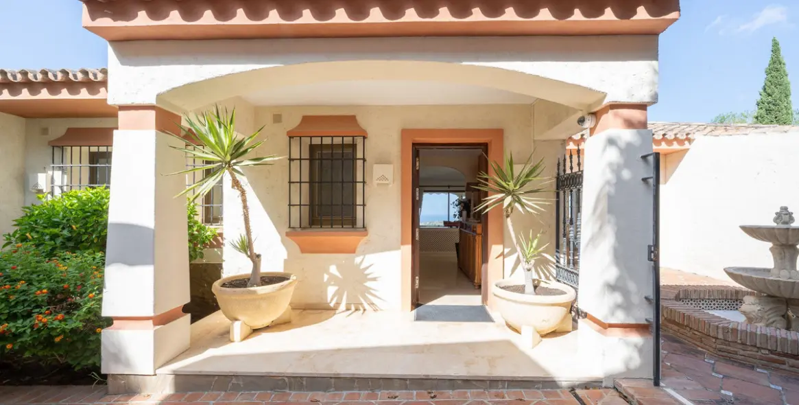 Sale of detached villa in Marbella 11