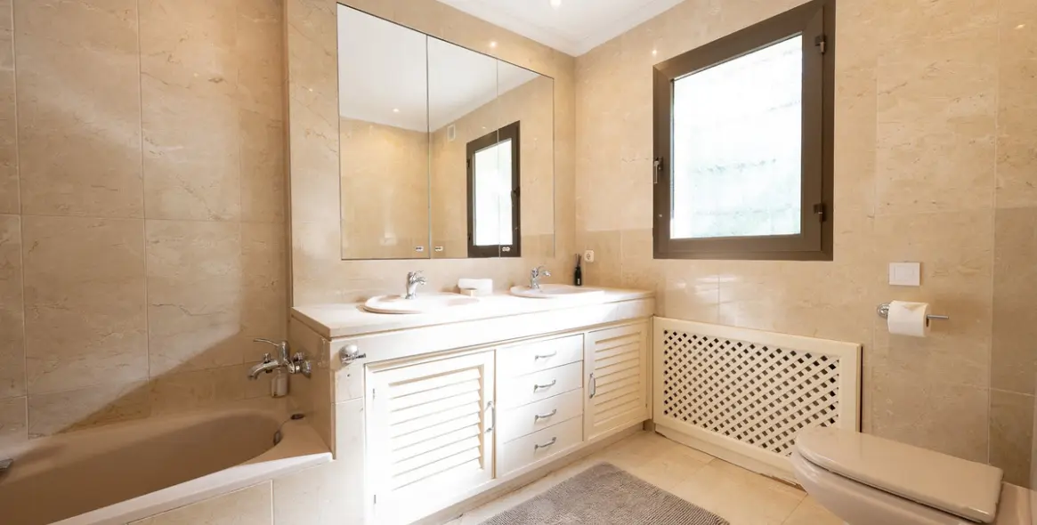 Sale of detached villa in Marbella 17