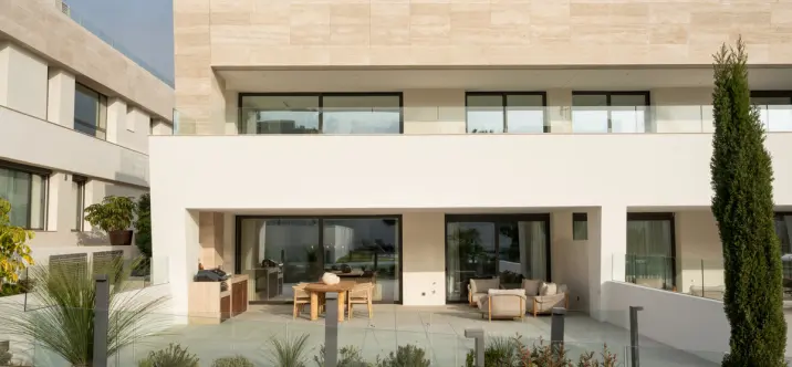 Sale of ground floor apartment in The Golden Mile 0