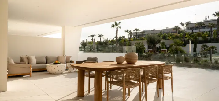 Sale of ground floor apartment in The Golden Mile 2