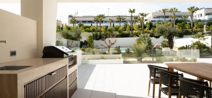 Sale of ground floor apartment in The Golden Mile 2