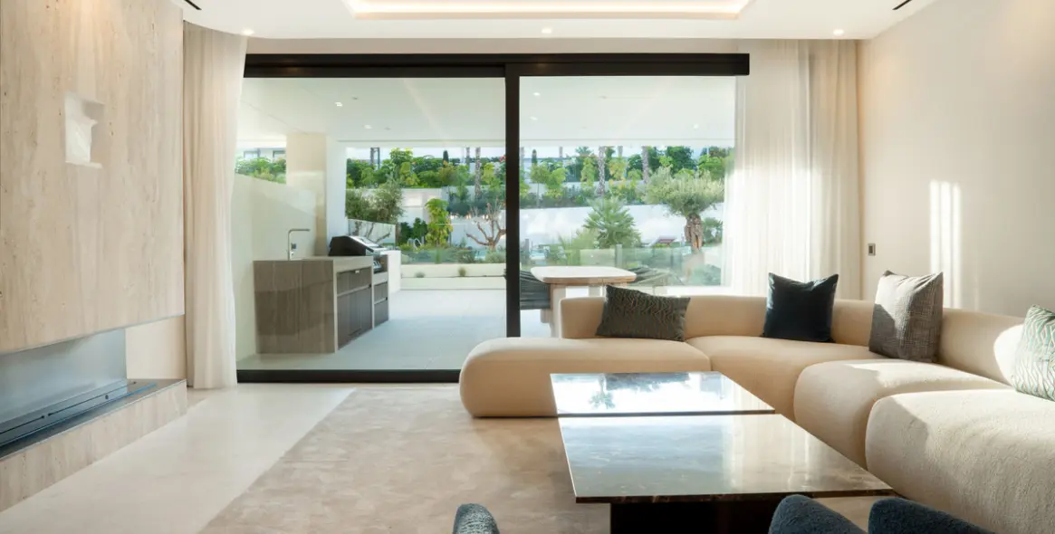 Sale of ground floor apartment in The Golden Mile 4