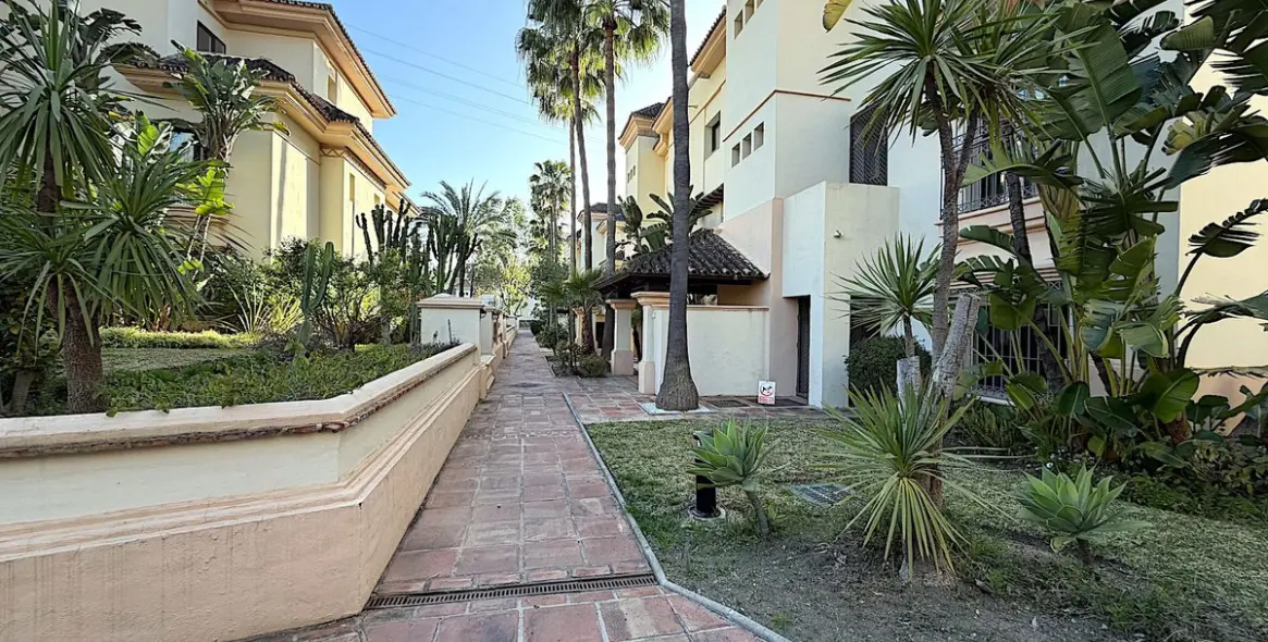 Долгосрочная аренда апартаментов на среднем этаже в Río Real 27