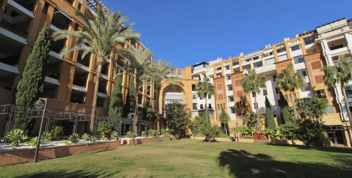 Долгосрочная аренда апартаментов на среднем этаже в San Pedro de Alcántara 1