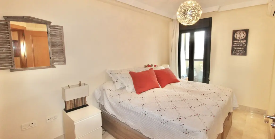 Долгосрочная аренда апартаментов на среднем этаже в San Pedro de Alcántara 10