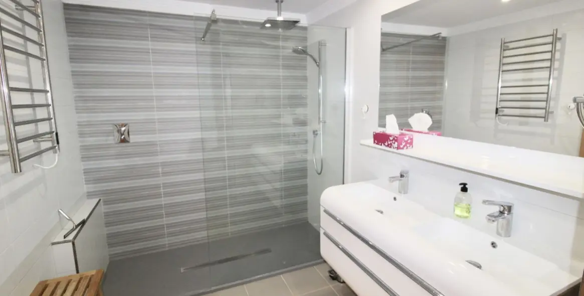 Долгосрочная аренда апартаментов на среднем этаже в San Pedro de Alcántara 15