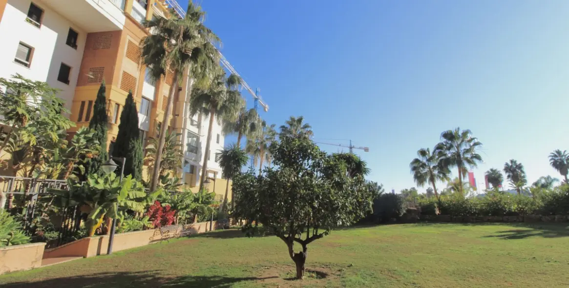 Долгосрочная аренда апартаментов на среднем этаже в San Pedro de Alcántara 22