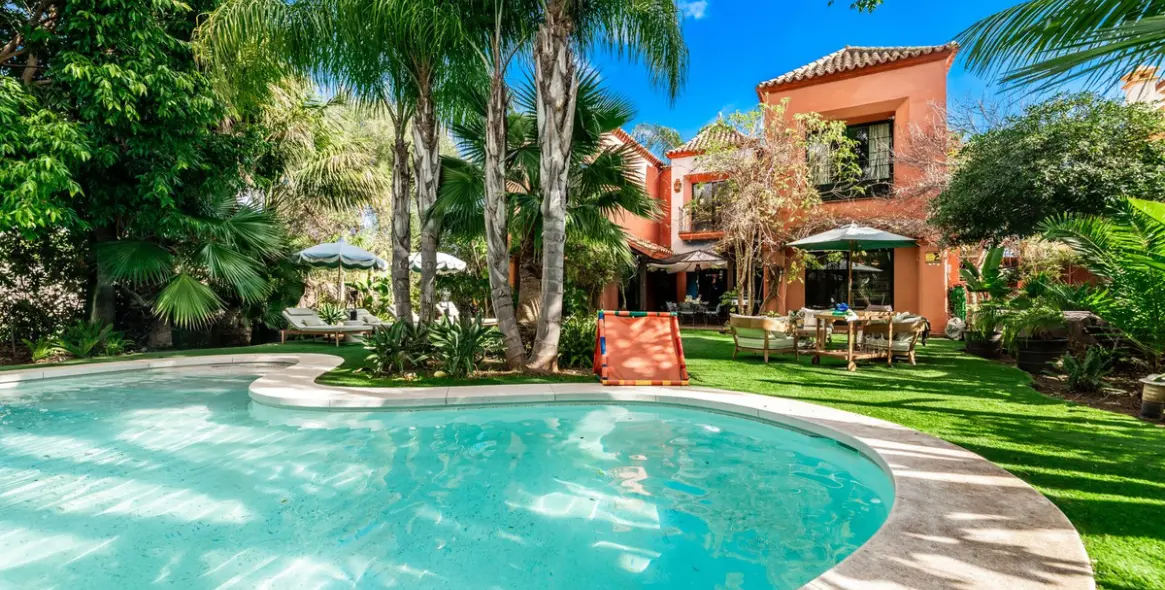 Долгосрочная аренда  отдельно стоящей виллы в Guadalmina Baja 27