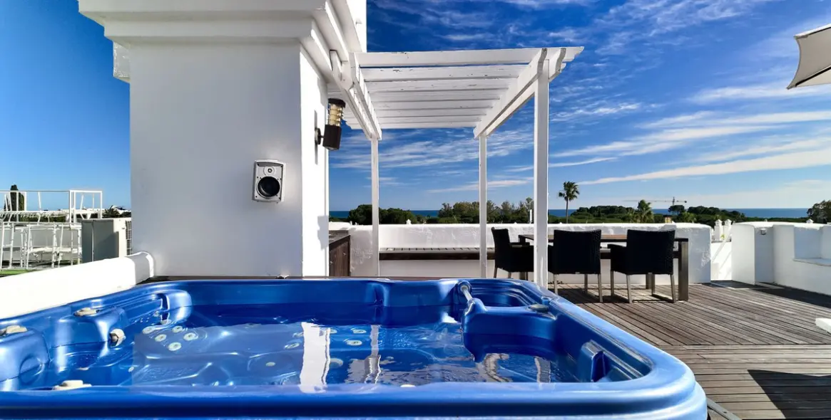 Продажа двухуровневого пентхауса в El Paraiso 1