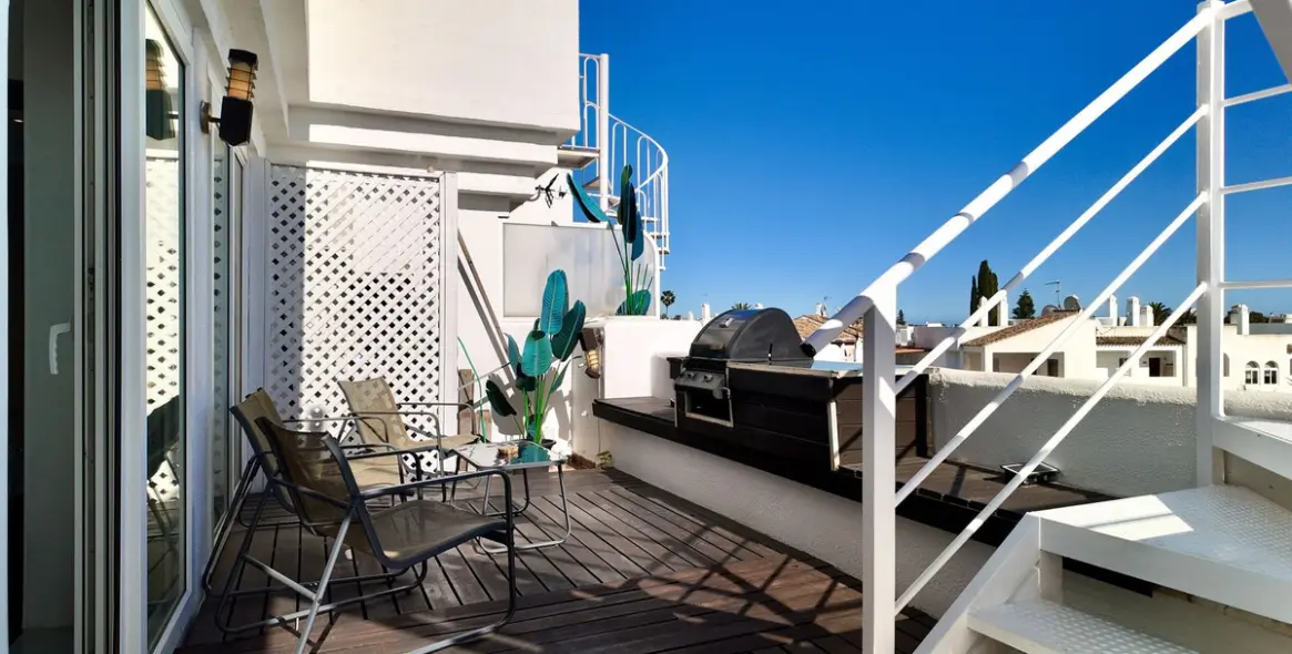 Продажа двухуровневого пентхауса в El Paraiso 19