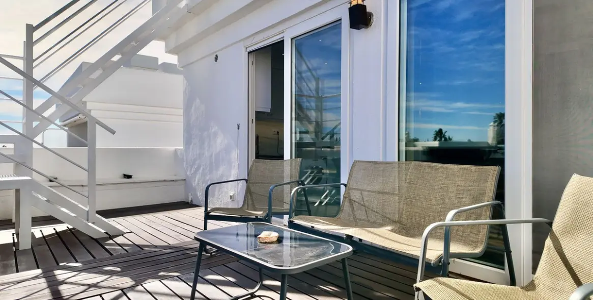 Продажа двухуровневого пентхауса в El Paraiso 20